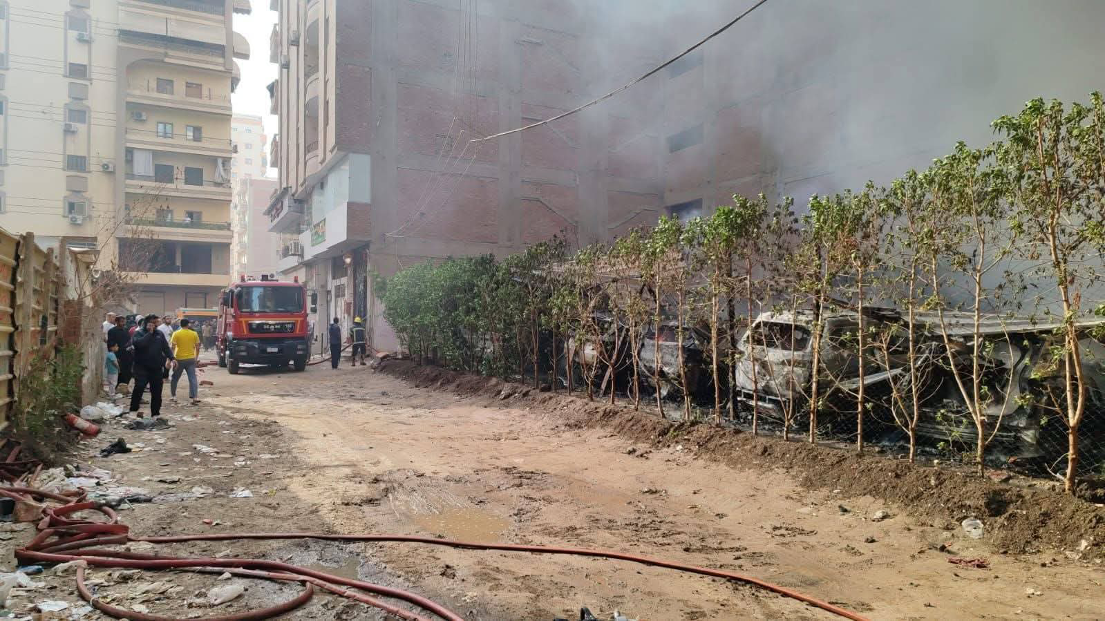 حريق جراج الزقازيق يشعل الجدل.. مشاجرة تتحول إلى كارثة سيارات